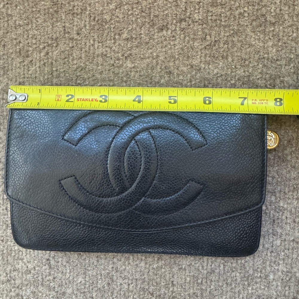 CHANEL Black Leather Shoulder Bag - Picture 15 of 16